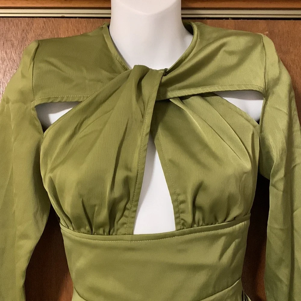 Olive Green Beautiful Body Cut/Out Dress💚 - Picture 4 of 10